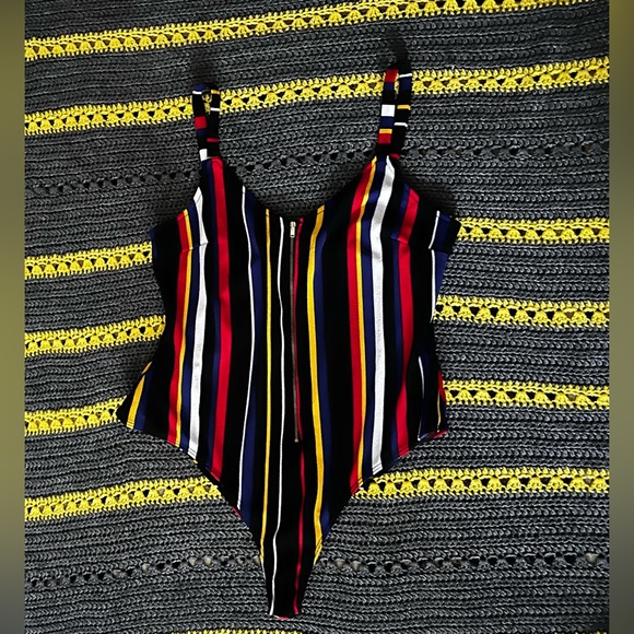 Fashion Nova Striped Bodysuit skirt set size XL - Picture 3 of 6